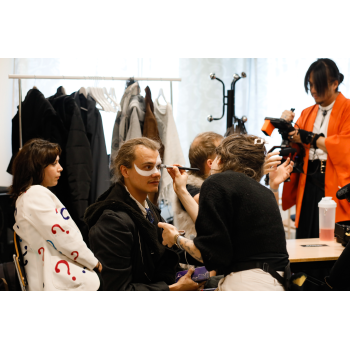 VCM_Make_up_in_loge.png